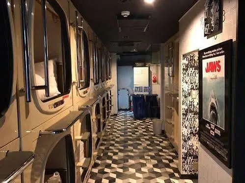Capsule Inn Shimbashi Tokio 0*,  Japón